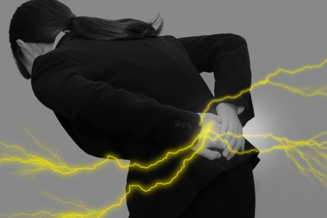 尾骨が出てる人はこう座っている 知れば防げるその痛み 小顔矯正 整体を東京でお探しならrevision